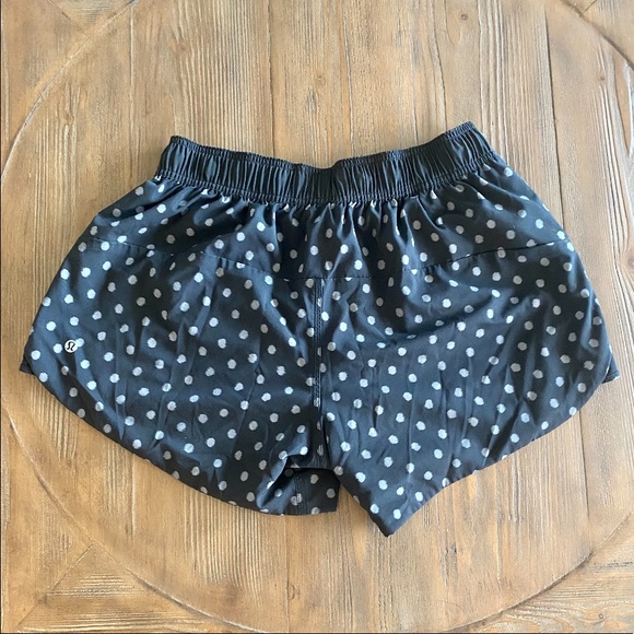 EUC Lululemon reversible size 10 shorts - Picture 2 of 7